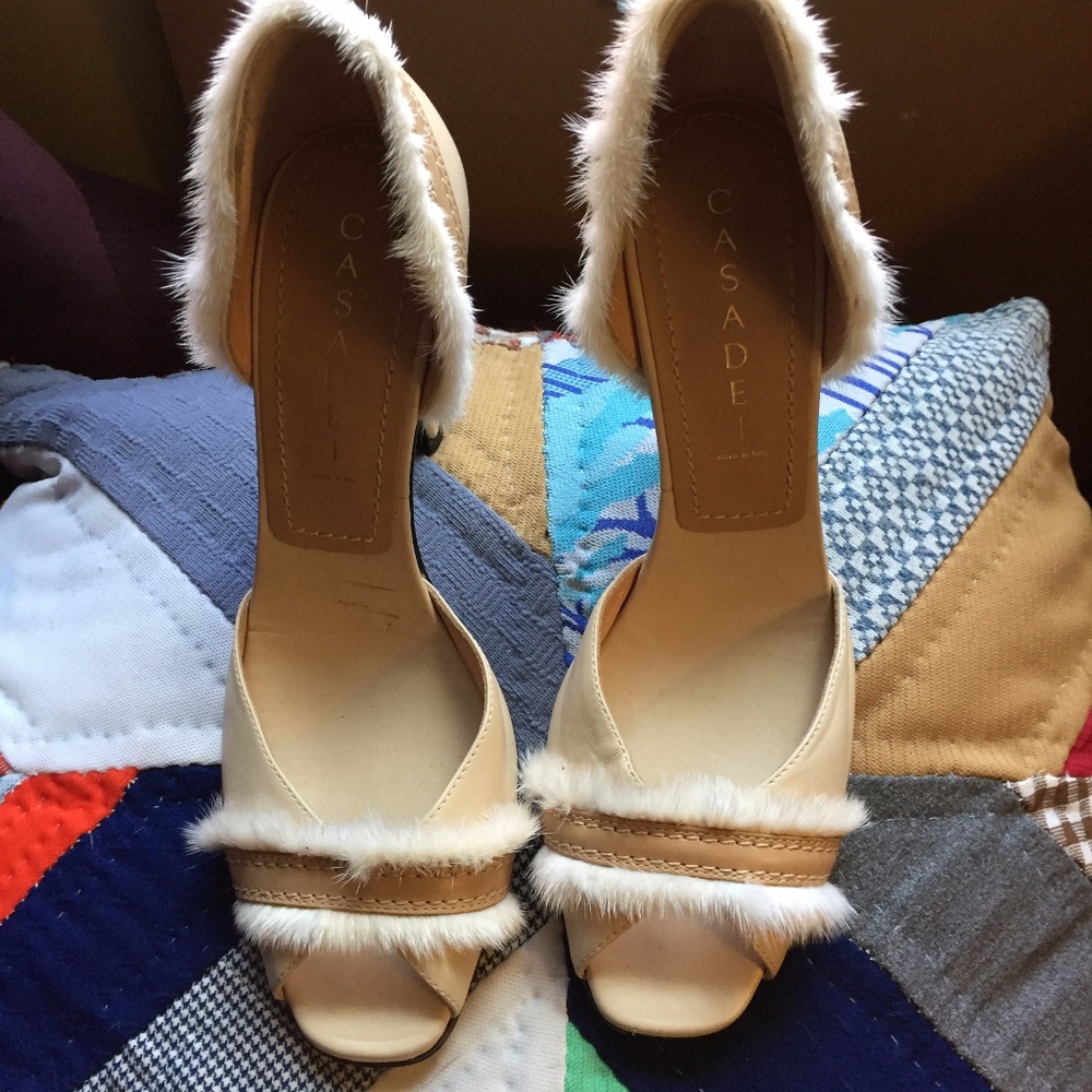 LAST CHANCE Casadei leather nude & fur heel